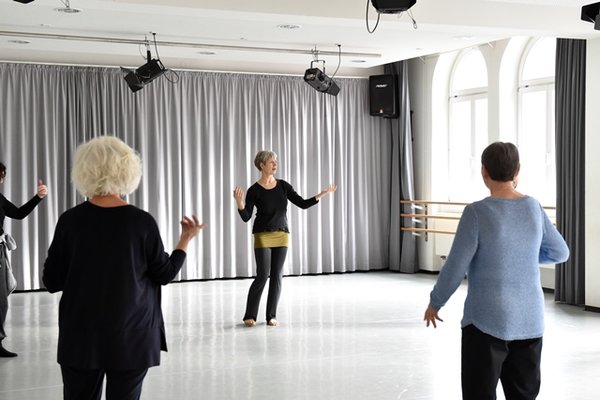 Tanz- und Theaterwerkstatt, Zeitgenössischer Tanz, Tanztheater 60+, Lisa Thomas, Foto: Yakup Zeyrek