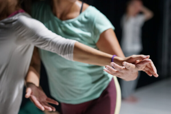 Tanz- und Theaterwerkstatt, Tanztherapie, Fabian Chyle, Foto: Adobe Stock